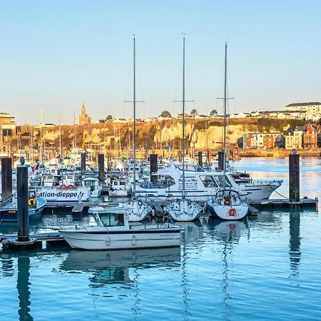 Centre Ville, Appartement 3 Chambres, Lumineux Appartement *