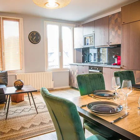 Etablissement Avec Deux De Trois Centre Ville, Proche Apartment *